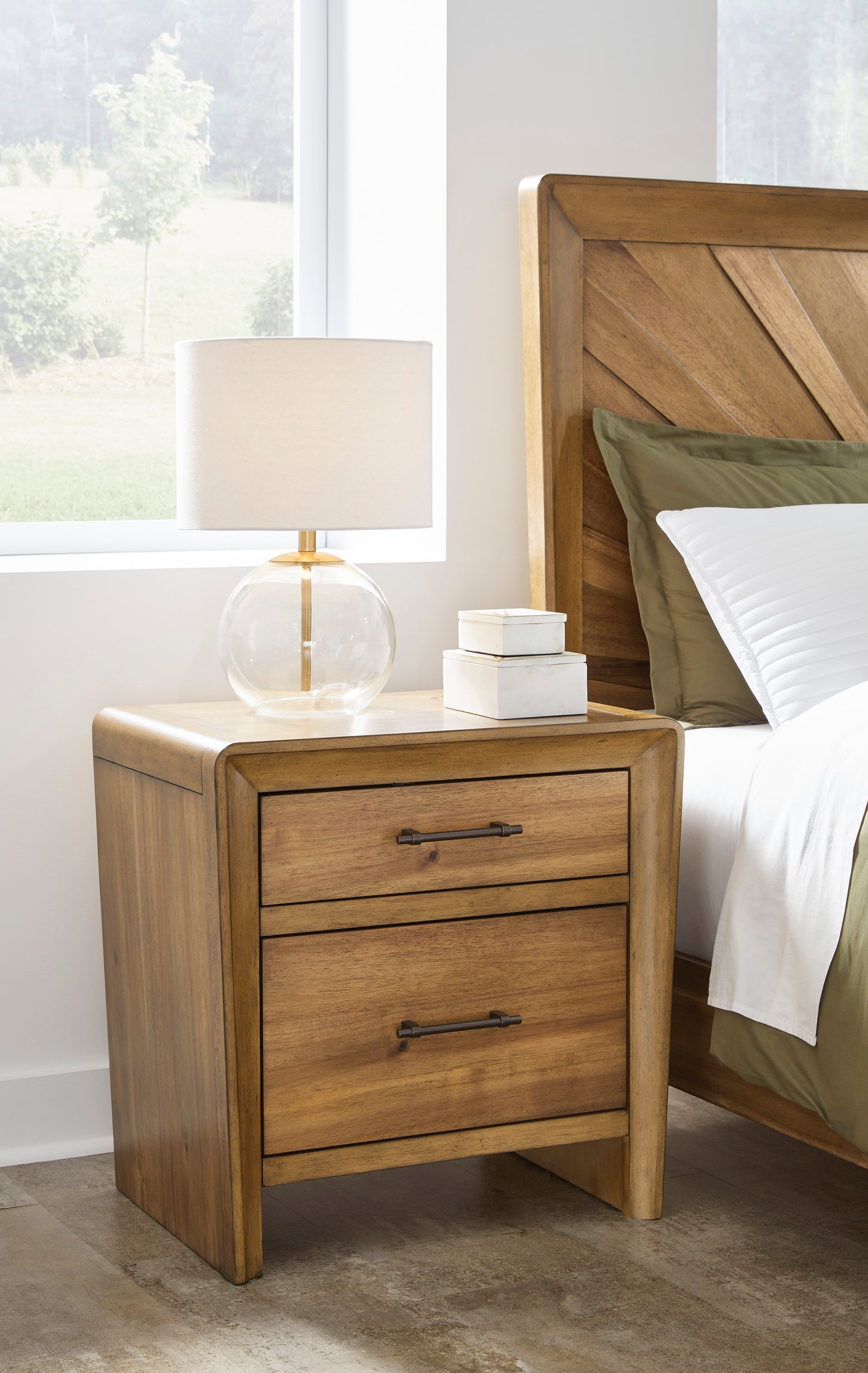 Takston 5-Piece Queen Bedroom Set