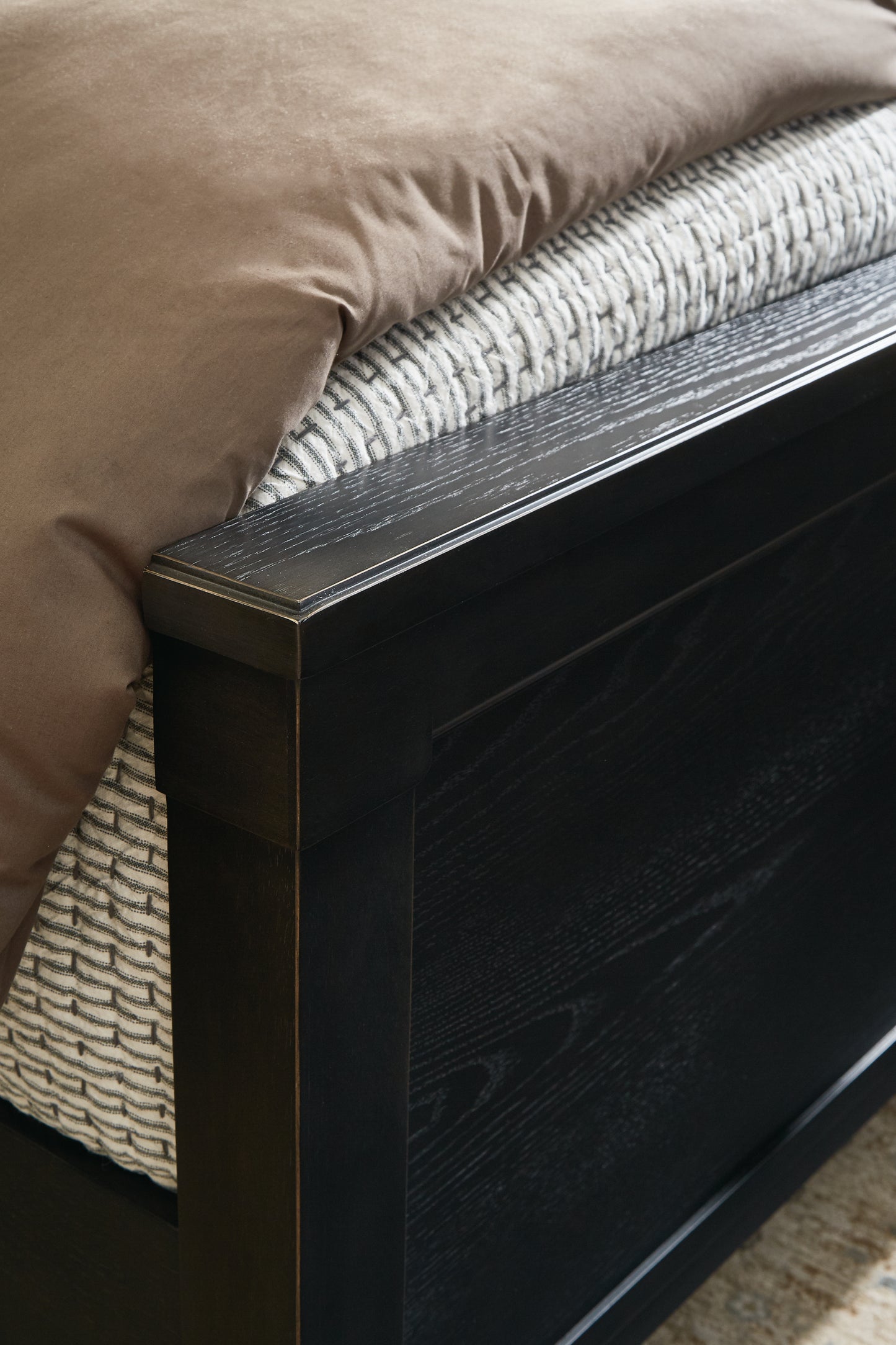 Welltern Queen Panel Bed