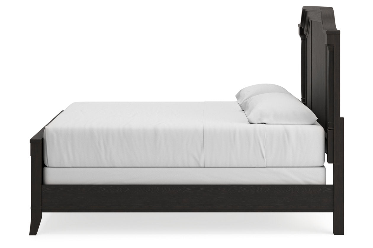 Welltern King Panel Bed