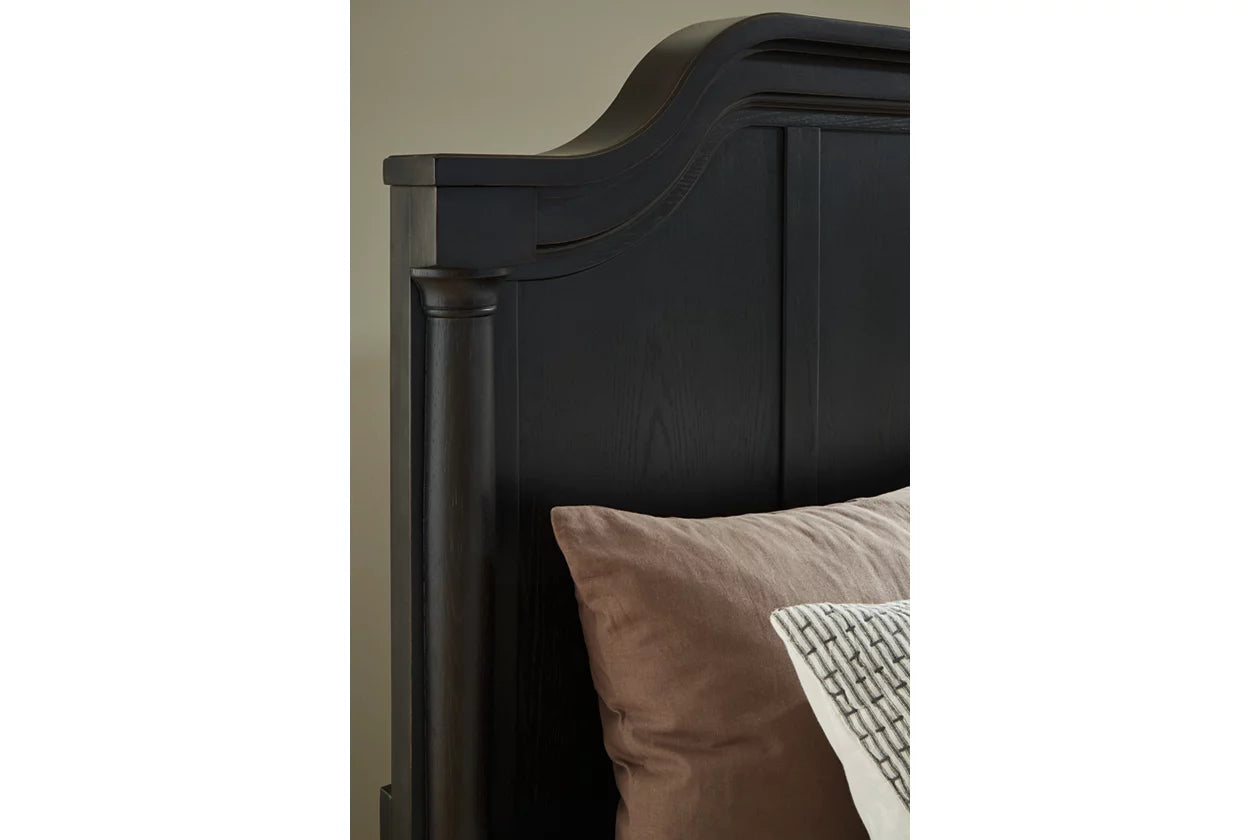 Welltern King Panel Bed
