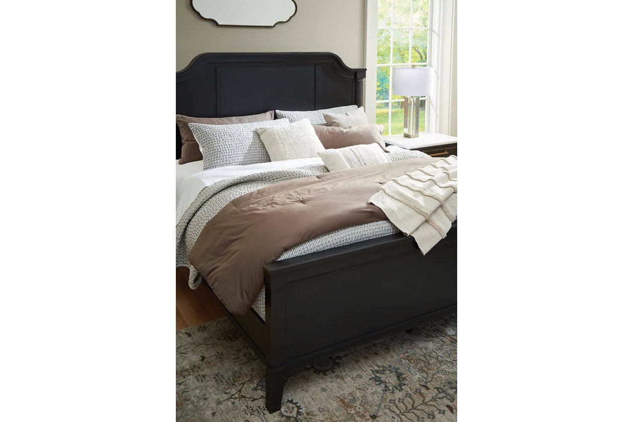 Welltern King Panel Bed