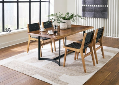 Fortmaine Dining Table