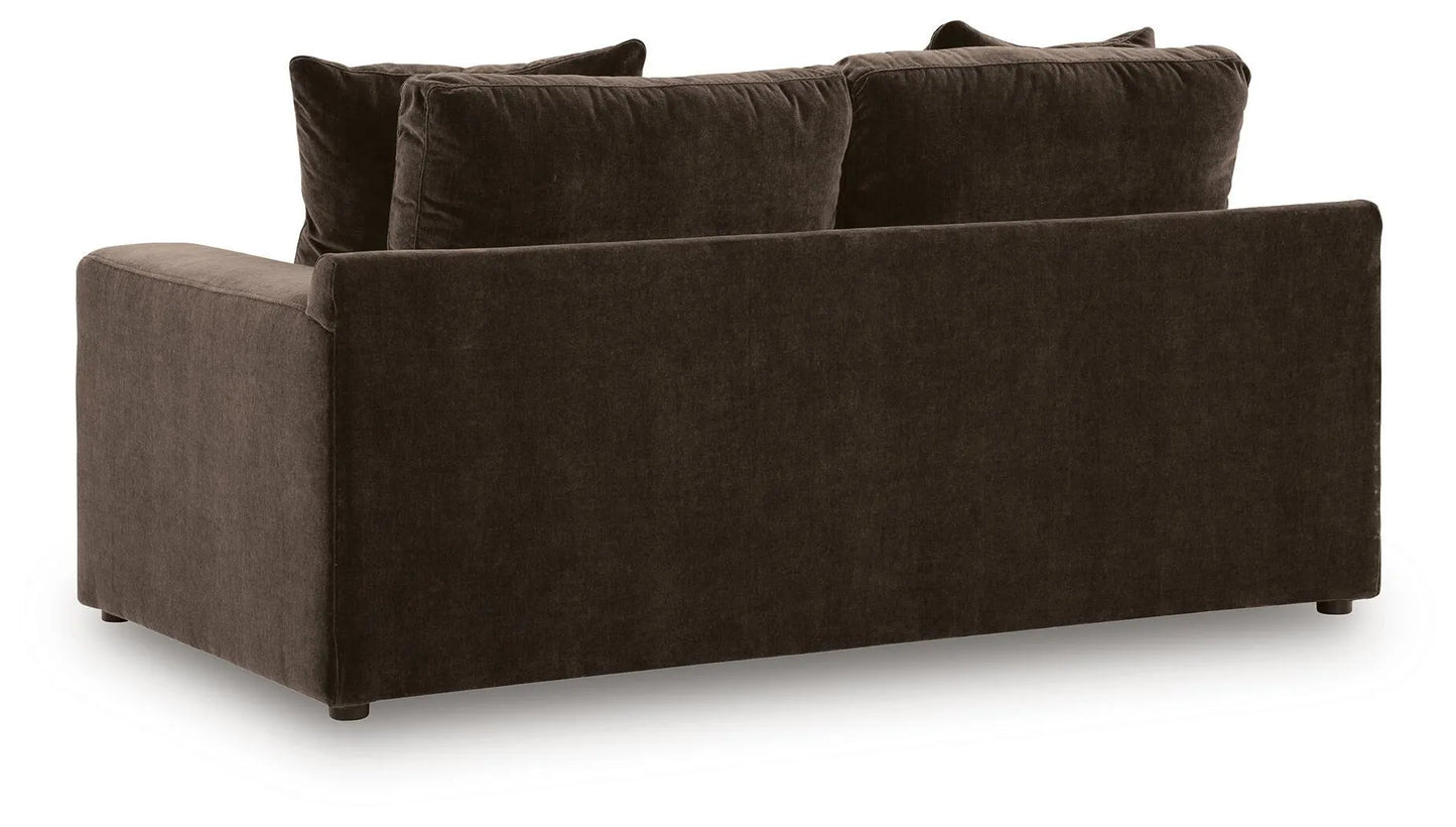 Maxton Heights Loveseat
