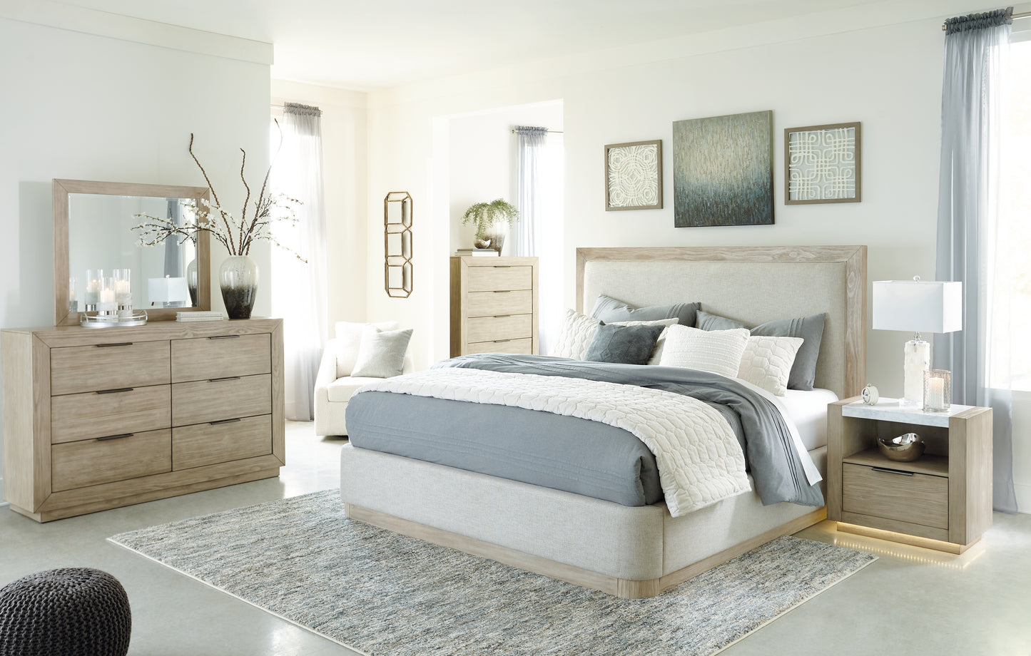 Hennington Queen Upholstered Bed