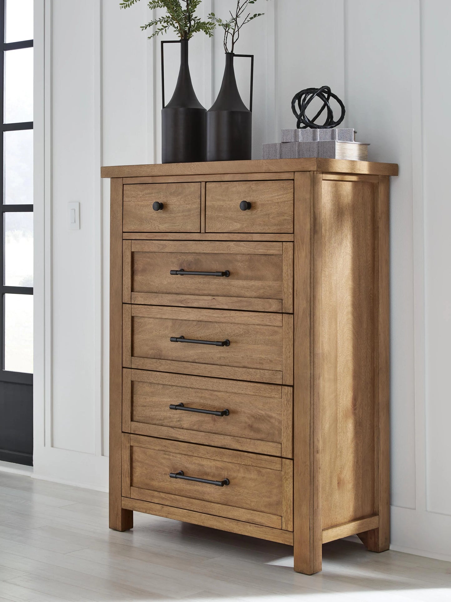 Kristiland Queen Bedroom Set