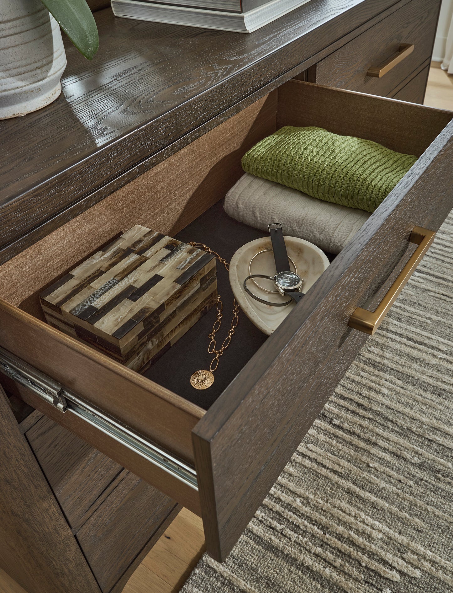 Darimore King Bedroom Set